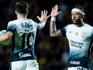 Memphis Depay deve desfalcar o Corinthians contra o Fluminense