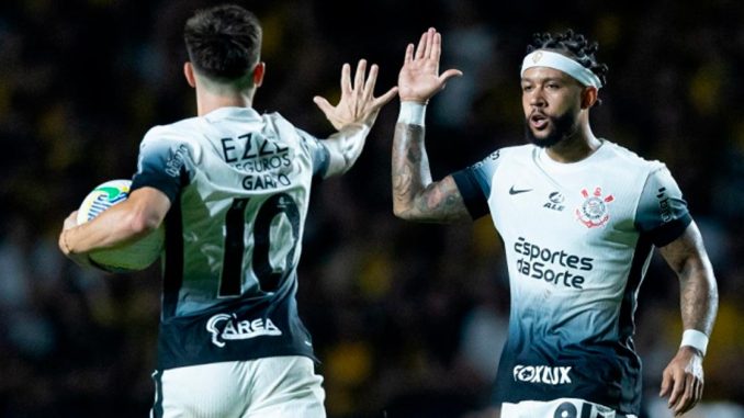Memphis Depay deve desfalcar o Corinthians contra o Fluminense