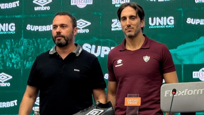 Mário Bittencourt e Luiz Zubeldía em coletiva concedida neste sábado