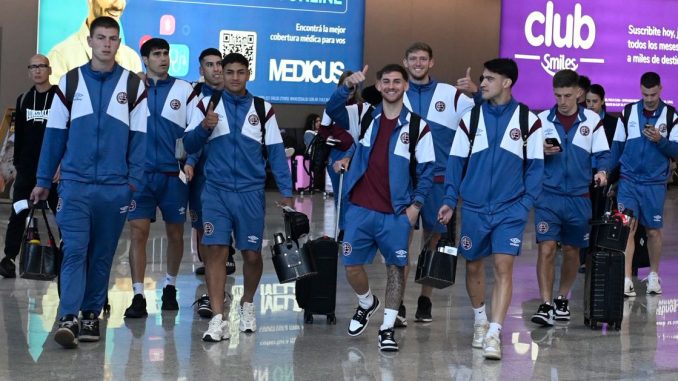 Lanús já está a caminho do Rio de Janeiro para enfrentar o Fluminense
