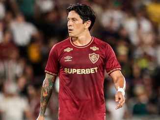 Luis Zubeldía analisou a disputa entre Germán Cano e John Kennedy