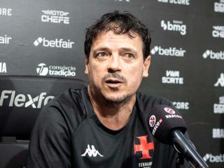 Fernando Diniz se estranhou com Freytes após o clássico entre Vasco e Fluminense