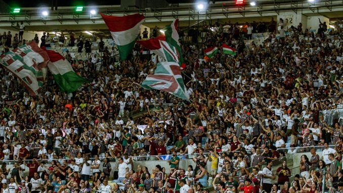 Torcida tricolor no Maracanã Mais de 21 mil torcedores acompanharam a vitória do Fluminense sobre o Internacional