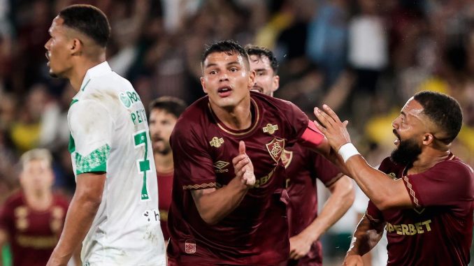 Thiago Silva Golaço de Thiago Silva evita tropeço do Fluminense contra o Juventude