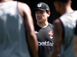 Fernando Diniz tem apenas uma dúvida para definir a escalação do Vasco