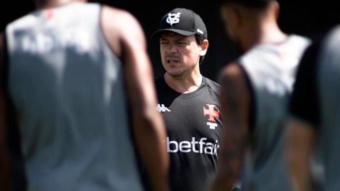 Fernando Diniz Fernando Diniz tem apenas uma dúvida para definir a escalação do Vasco