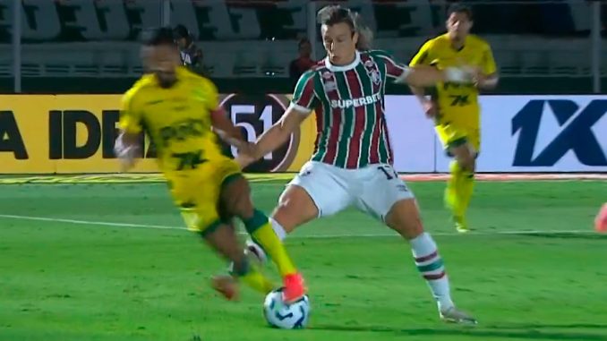 Canobbio Canobbio negou que tenha cometido falta na jogada do gol anulado do Fluminense