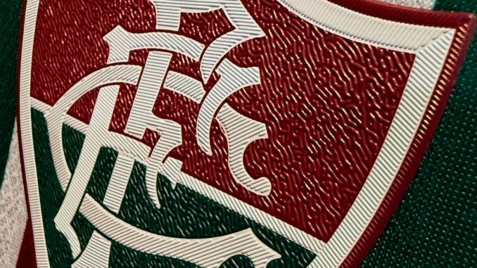 escudo camisa Fluminense sofreu desfalques para a partida contra o Ceará