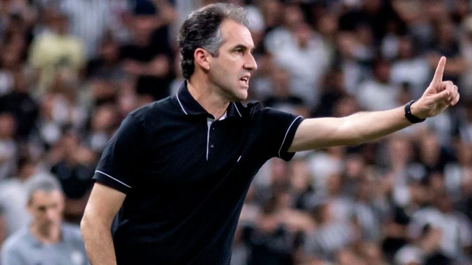 Léo Condé Léo Condé falou sobre o duelo diante do Fluminense