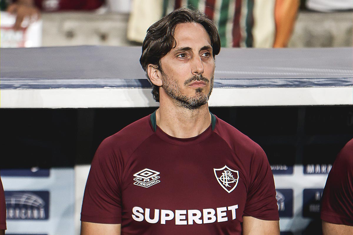 Zubeldía exalta domínio do Fluminense sobre o Atlético-MG: 