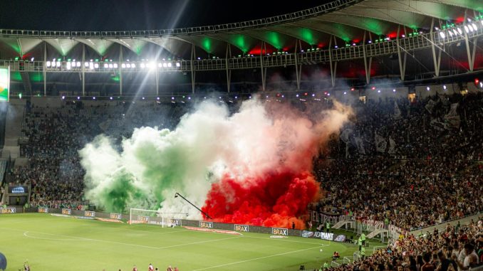 Torcida tricolor no Maracanã Nova parcial de ingressos vendidos para Fluminense x São Paulo