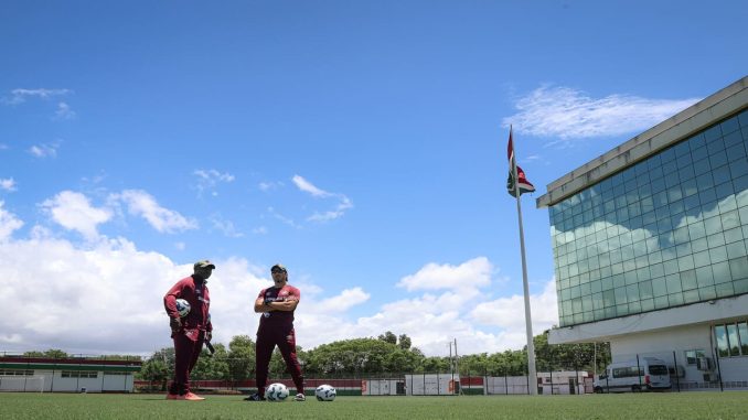 Zubeldía no CT (Foto: Marcelo Gonçalves / Fluminense FC)