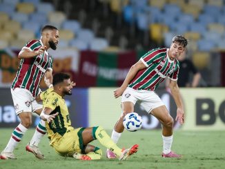 Comandante indicou que pode utilizar três volantes no Fluminense
