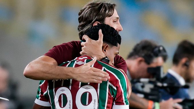 Zubeldía e Kennedy Técnico argentino elogiou os centroavantes do Fluminense
