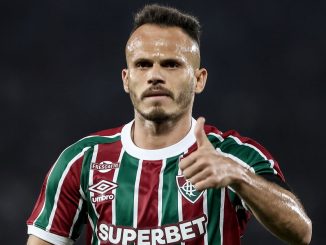 Comandante tricolor citou duas opções para suprir a ausência de Renê