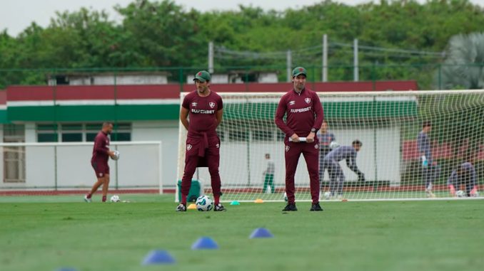 Luis Zubeldía Zubeldía fará pelo menos duas mudanças no time do Fluminense para o jogo contra o Ceará