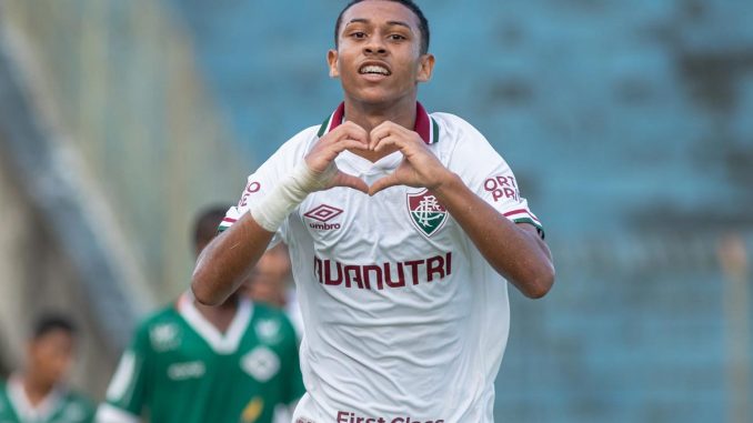 Gabriel Renan renovou com o Fluminense até dezembro de 2028