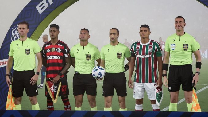 Árbitros consideraram que Bruno Henrique tentou forçar o pênalti