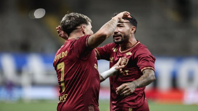 Soteldo e Lucho Acosta - FOTO: LUCAS MERÇON / FLUMINENSE F.C.