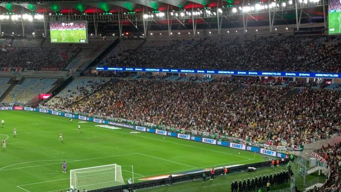Torcida tricolor no Maracanã Torcida do Fluminense no Maracanã
