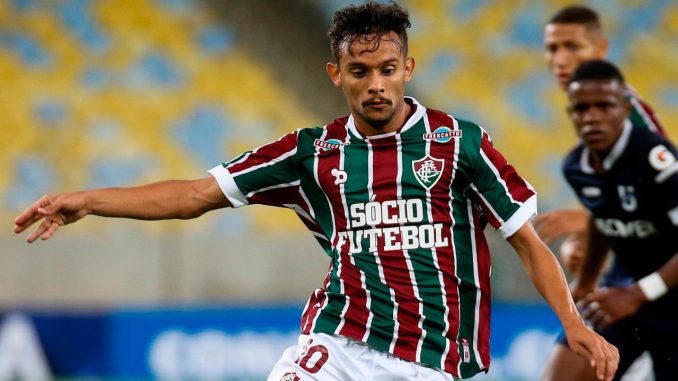 Fluminense estaria negociando a volta do meia Gustavo Scarpa