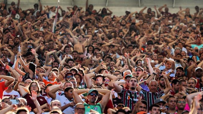 Torcida tricolor no Maracanã Jornalista enalteceu a "grande festa" da torcida tricolor no Maracanã