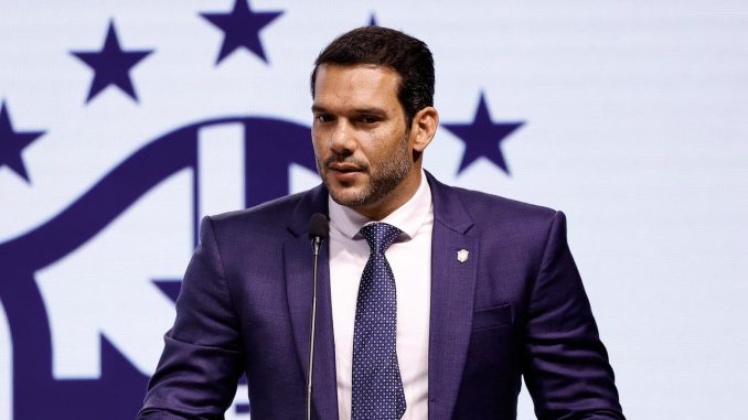 Samir Xaud Familiares de Samir Xaud foram flagrados torcedor pelo Vasco contra o Fluminense