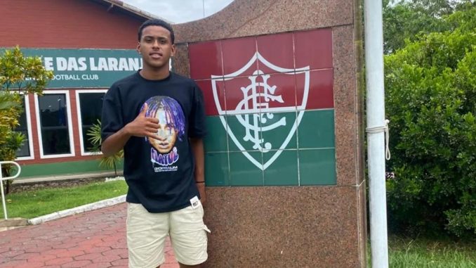 Fluminense acerto a chegada do volante Jefferson Matias