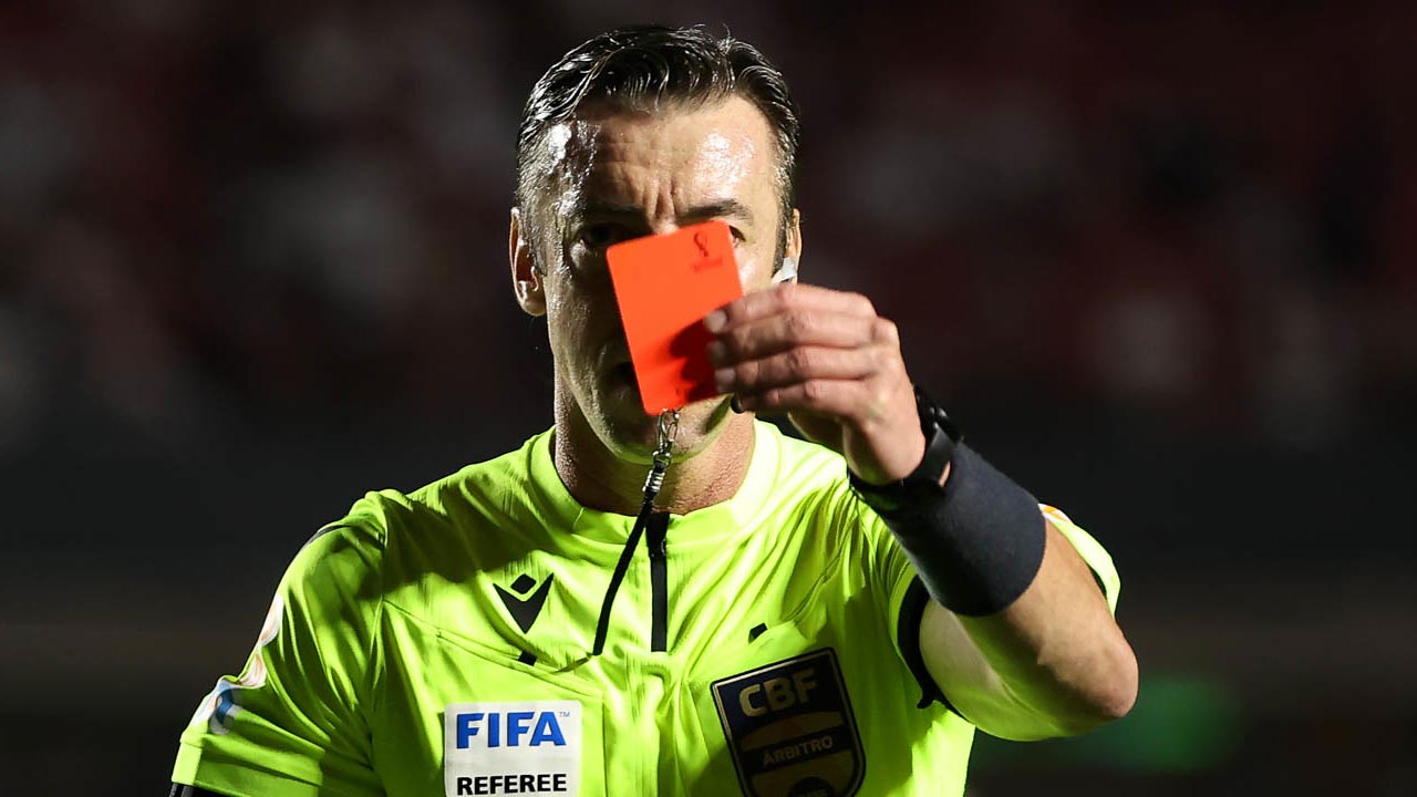 Vasco x Fluminense: CBF define árbitro para o jogo de ida da semifinal da Copa do Brasil 2025