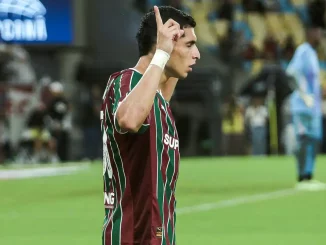 Serna marcou o primeiro gol do Fluminense contra o Flamengo