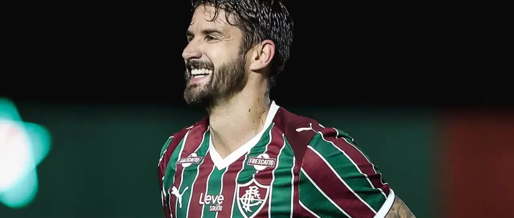 Everaldo foi vaiado pela torcida do Fluminense