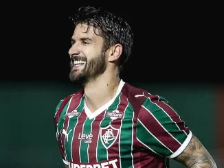 Everaldo foi vaiado pela torcida do Fluminense