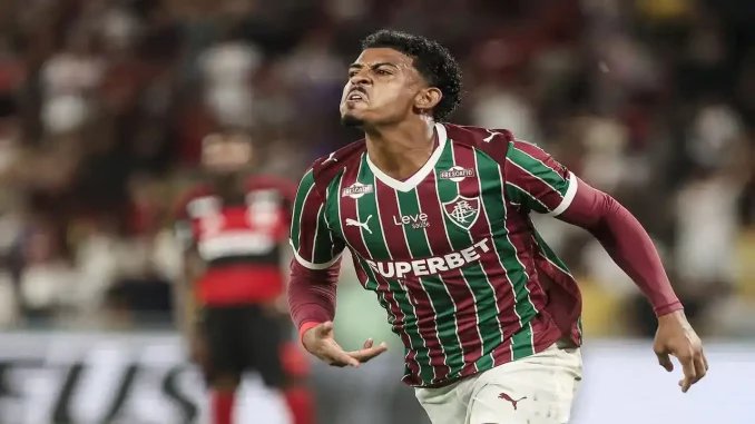 John Kennedy de comandar o ataque no clássico vovô - FOTO: LUCAS MERÇON / FLUMINENSE F.C.