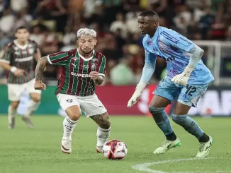 Lucho Acosta é o cérebro do meio de campo tricolor (FOTO: LUCAS MERÇON / FLUMINENSE F.C.)