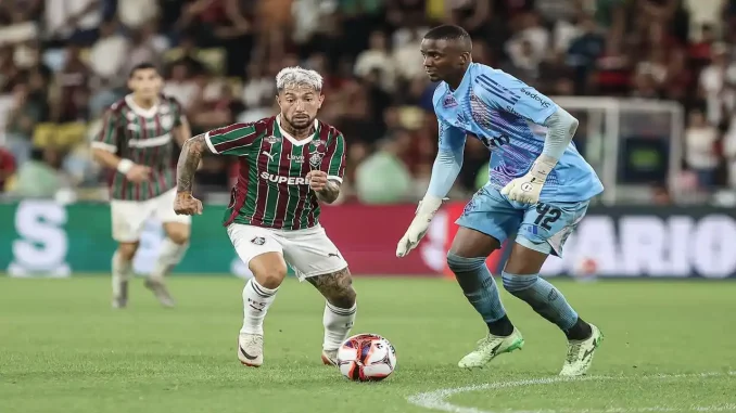 Lucho Acosta é o cérebro do meio de campo tricolor (FOTO: LUCAS MERÇON / FLUMINENSE F.C.)