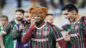John Kennedy comemora o gol da vitória sobre o Flamengo - FOTO: LUCAS MERÇON / FLUMINENSE F.C.
