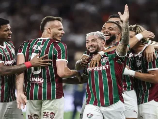 Lucho Acosta marcou o primeiro do Fluminense na vitória sobre o Grêmio por 2 a 1, na estreia do Brasileirão 2026