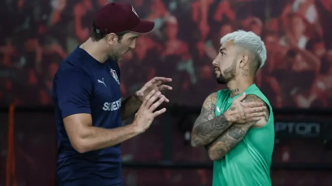 Zubeldía conversa com Lucho Acosta noo CT Carlos Castilho