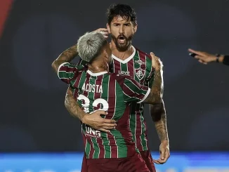 Fluminense não pretende negociar Everaldo antes de definir a chegada de um novo camisa 9