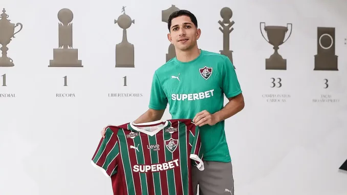 Savarino foi confirmado como reforço do Fluminense