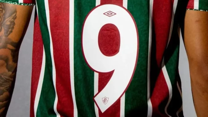 Cadê o camisa 9 do Fluminense?