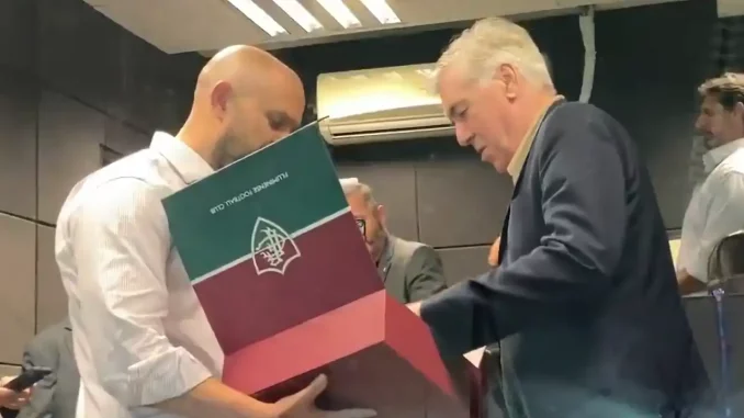 Ancelotti acompanhou a vitória do Fluminense sobre o Grêmio