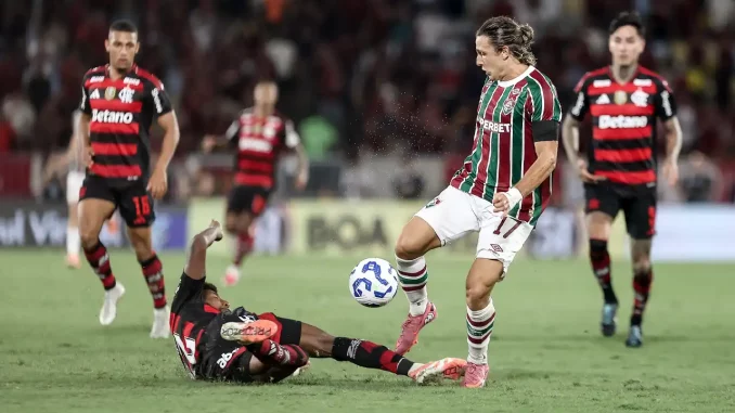 Fluminense e Flamengo se enfrentam neste domingo