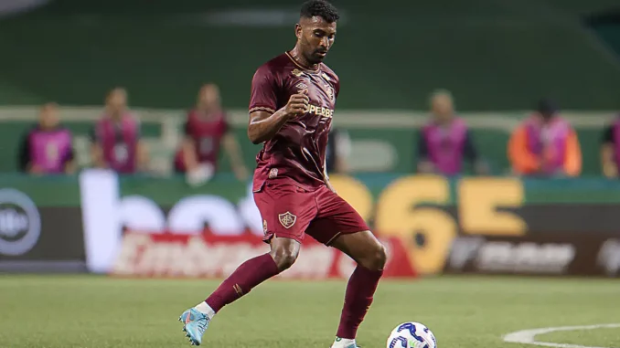 Thiago Santos rescindiu com o Fluminense