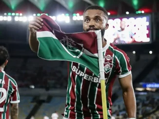 Samuel Xavier renovou com o Fluminense até 2027