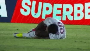 John Kennedy saiu lesionado no jogo contra o Boavista