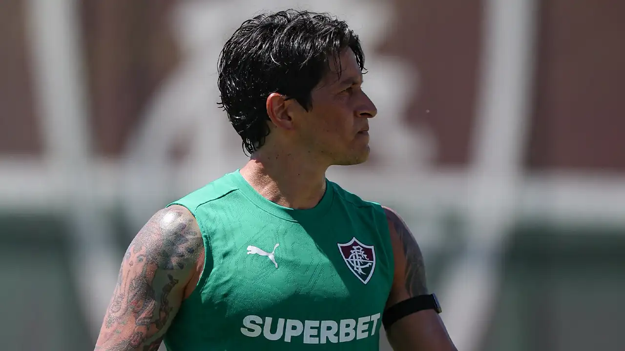 Enquanto a mídia prega o retorno de Germán Cano como alívio para John Kennedy, a realidade física do ídolo argentino impõe um choque de lucidez no Fluminense.