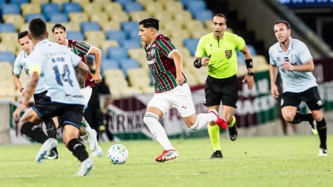 Savarino estreou pelo Fluminense na vitória sobre o Grêmio