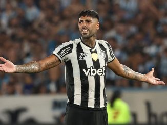 Alexander Barboza, do Botafogo, é oferecido ao Fluminense para suprir possível saída de Freytes