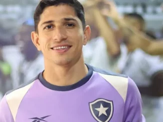 Savarino entre Botafogo e Fluminense